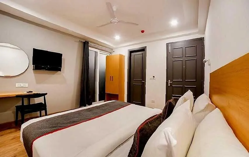 Collection O Kailash Enclave Delhi  Hotel